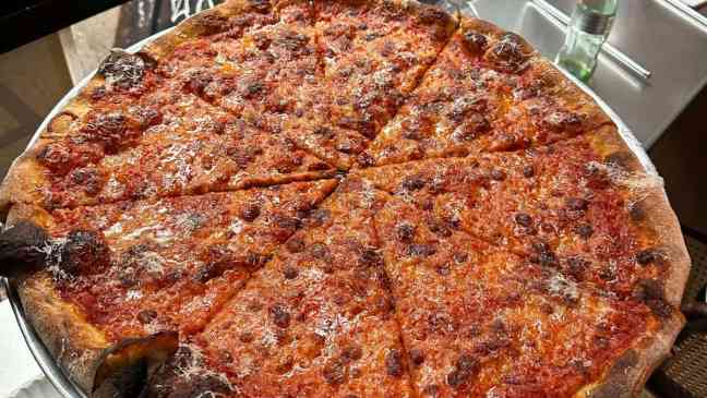Pizza shop defends viral cheese pizza and it’s not because they want to “get rich”