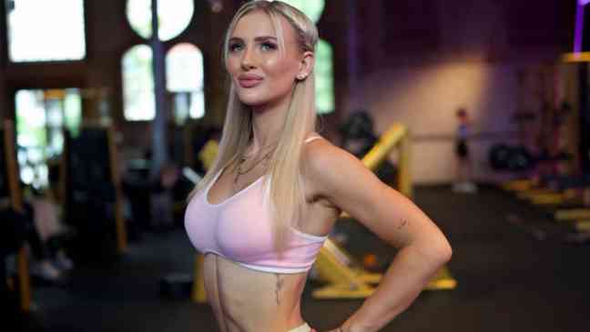 Airline responds after influencer says she was stopped from boarding for looking “naked”