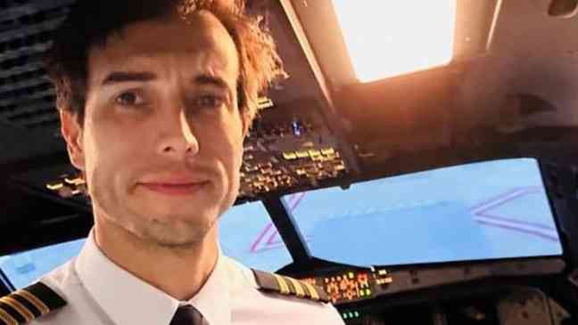 Man dressed as pilot arrested trying to board plane with 22 pounds of cocaine strapped to body